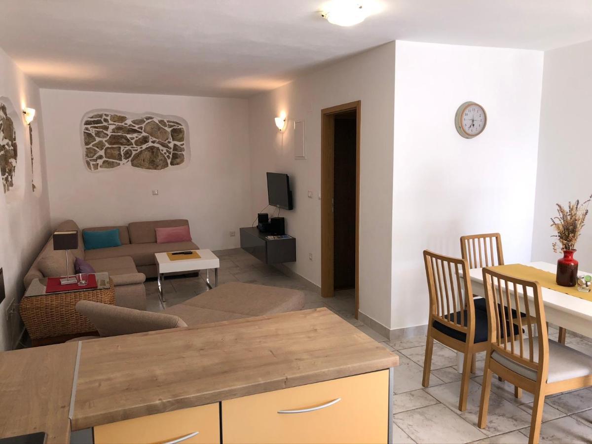 Apartments Trlika Kampor Bagian luar foto